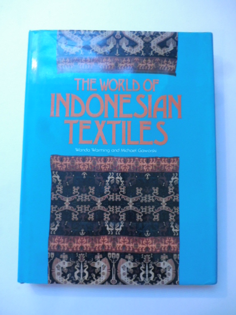 The world of indonesian textiles. Text and photographs by Wanda Warming and Michael Gaworski